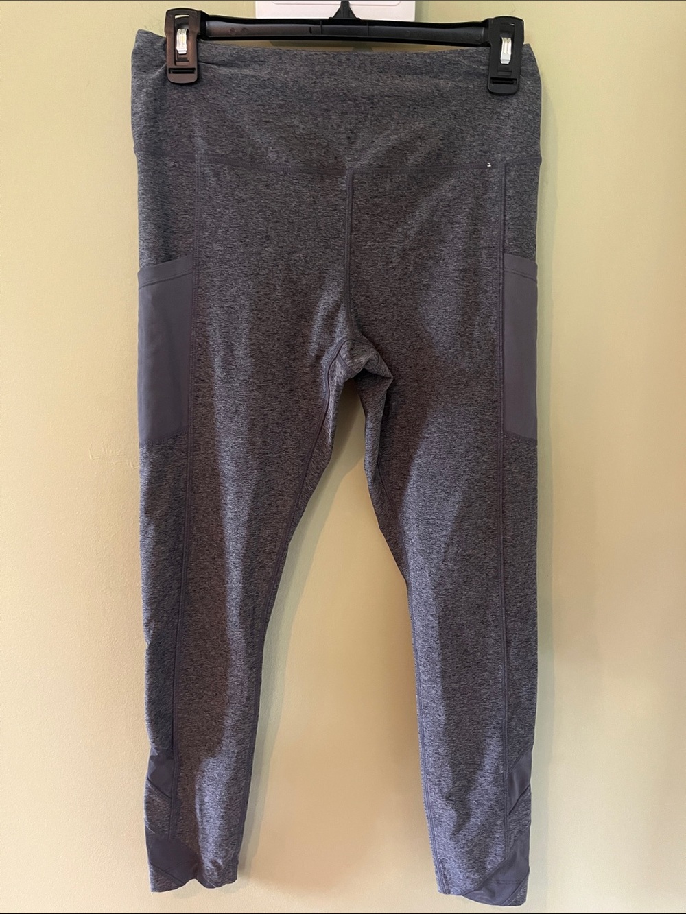 Women’s Mondetta Heathered Gray 2-Tone Athletic Leggings. Size S/M.